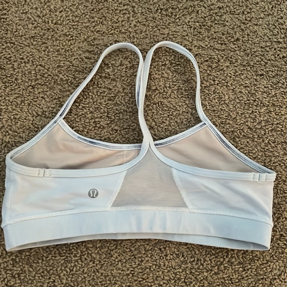 Lululemon us size 8 women’s race back sports bra in light blue - Picture 2 of 3